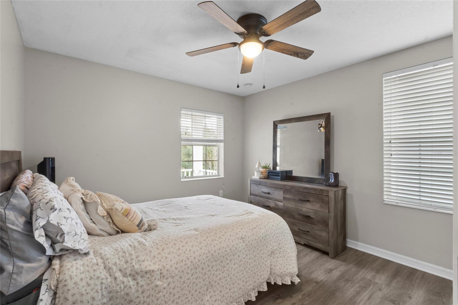 Image 26 of 51 For 12520 Shimmering Oak Circle