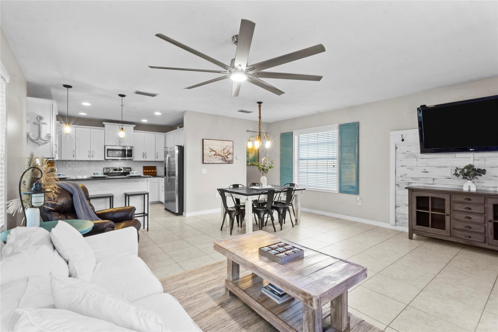 Image 6 of 51 For 12520 Shimmering Oak Circle