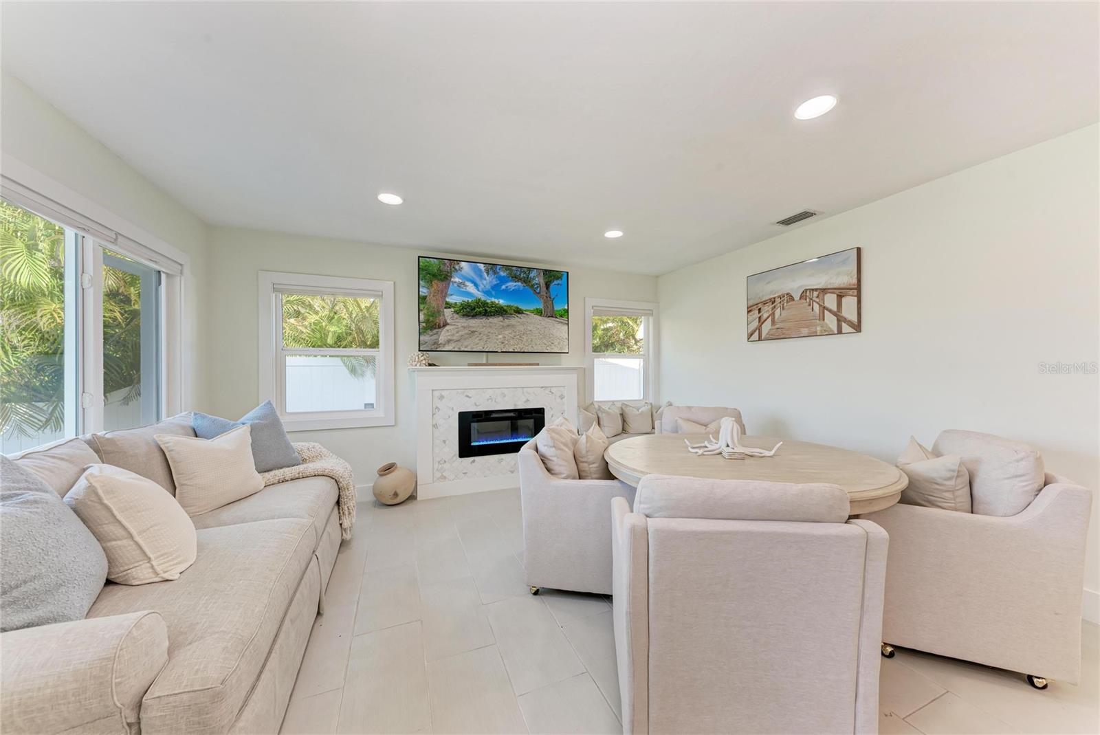 Image 10 of 45 For 502 Bayview Drive