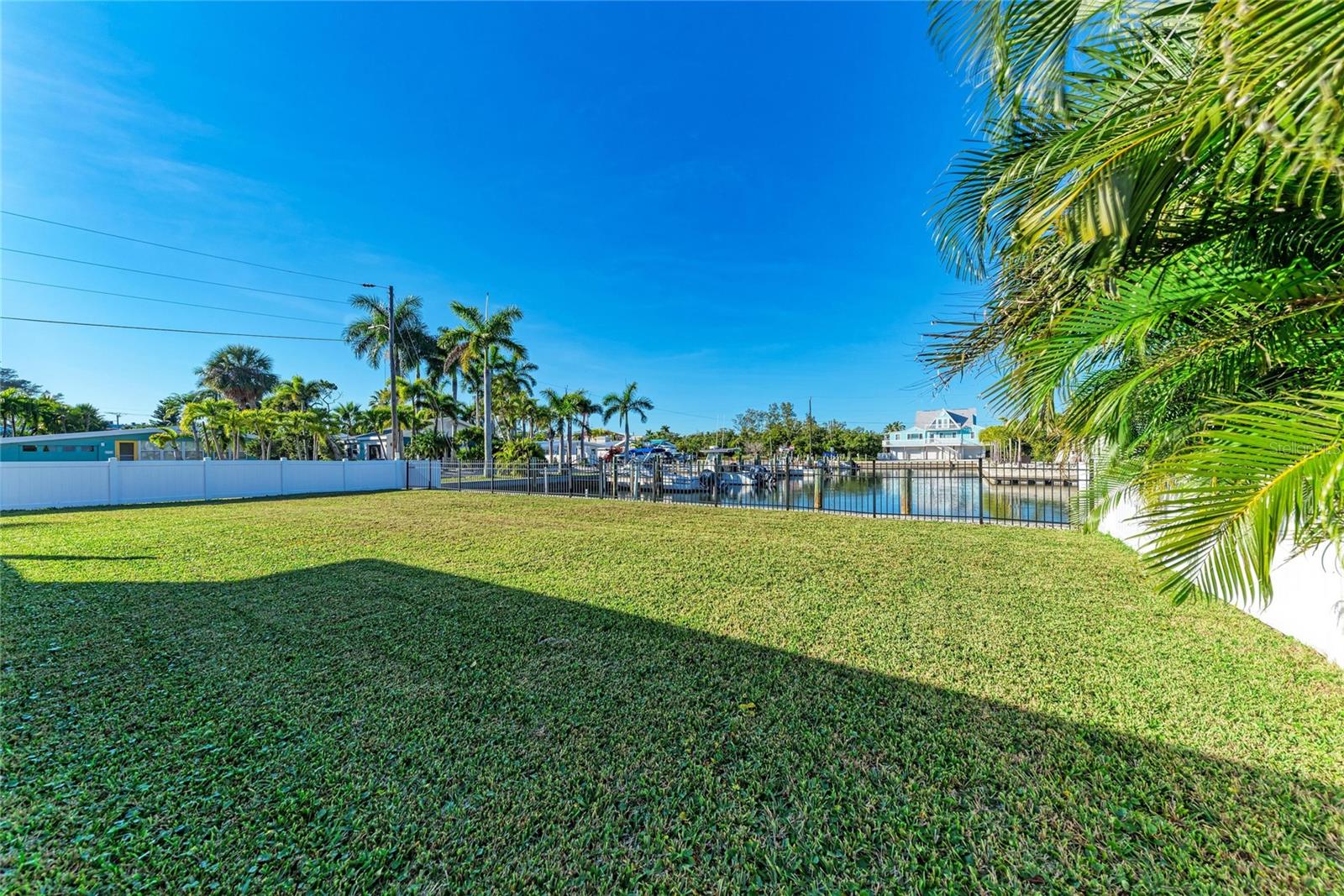 Image 32 of 45 For 502 Bayview Drive