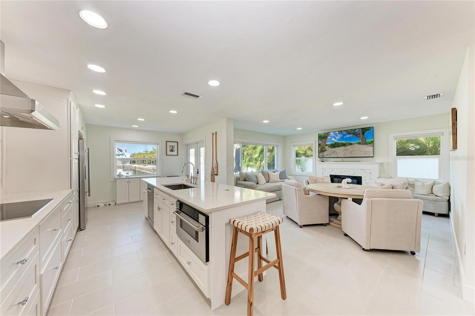 Image 8 of 45 For 502 Bayview Drive