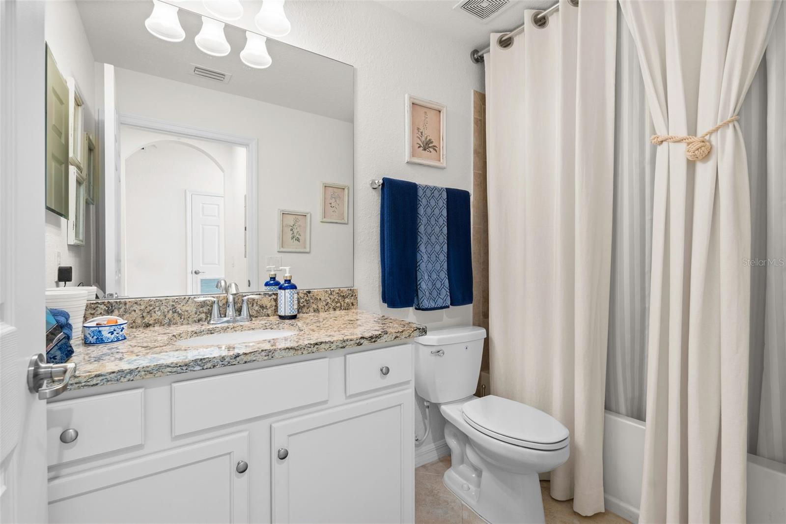 Image 24 of 68 For 16904 Vardon Terrace 107