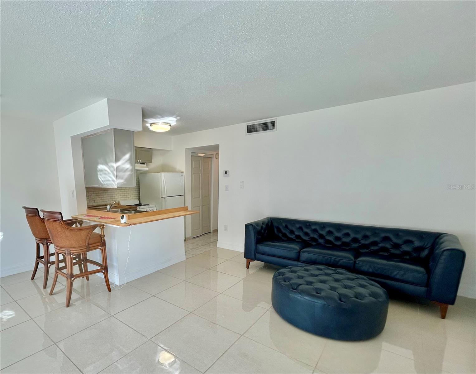 Image 11 of 16 For 4035 School Avenue B3