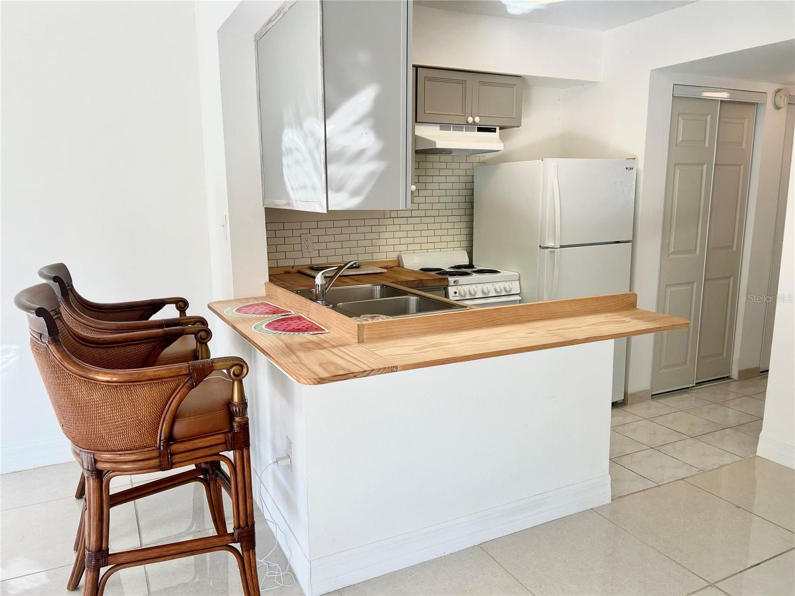 Image 6 of 16 For 4035 School Avenue B3