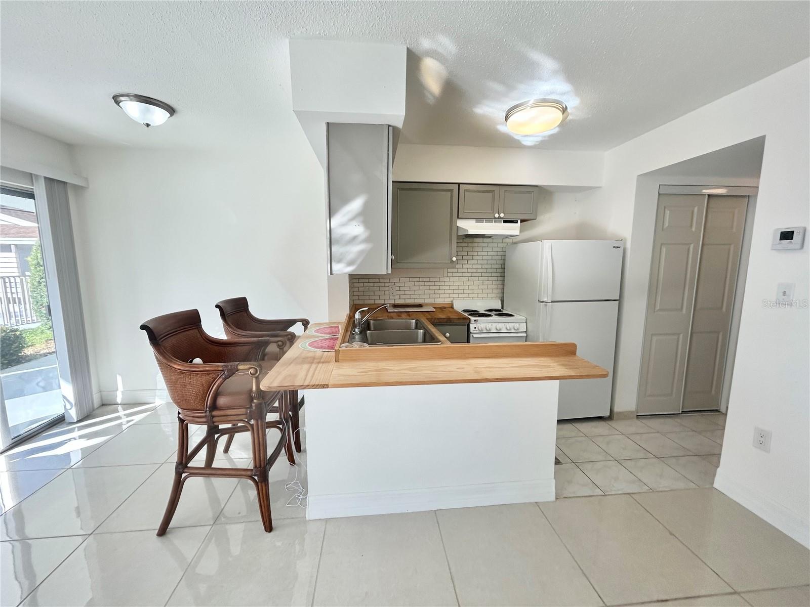 Image 7 of 16 For 4035 School Avenue B3