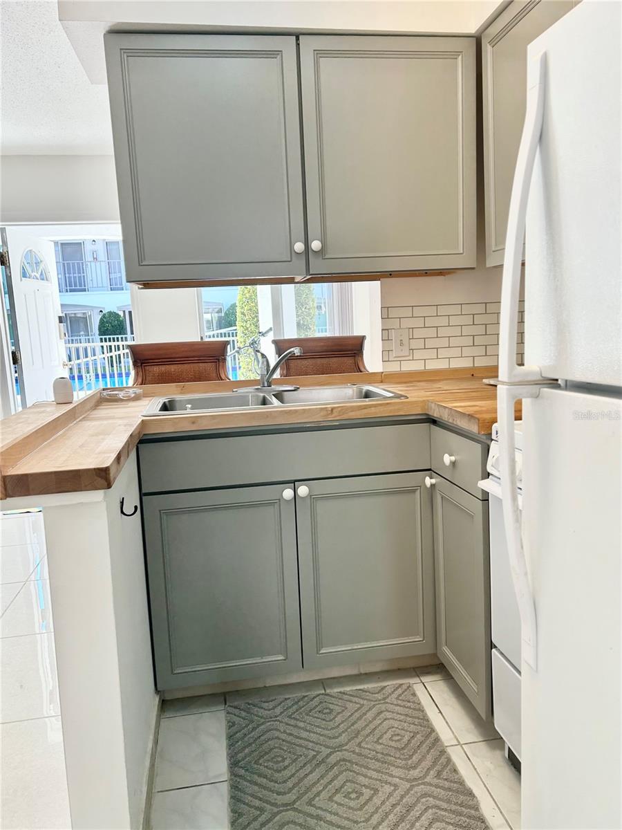 Image 9 of 16 For 4035 School Avenue B3