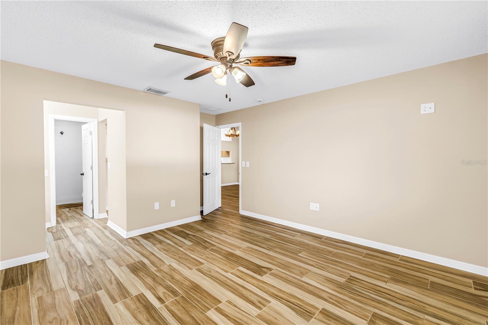 Image 10 of 29 For 8415 Gardens Circle