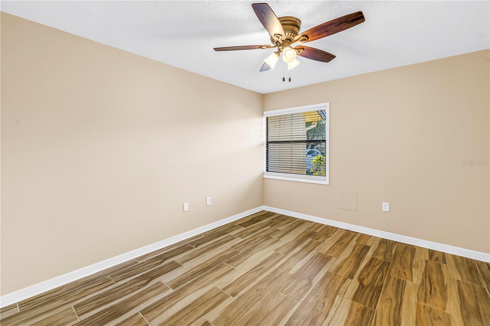 Image 14 of 29 For 8415 Gardens Circle