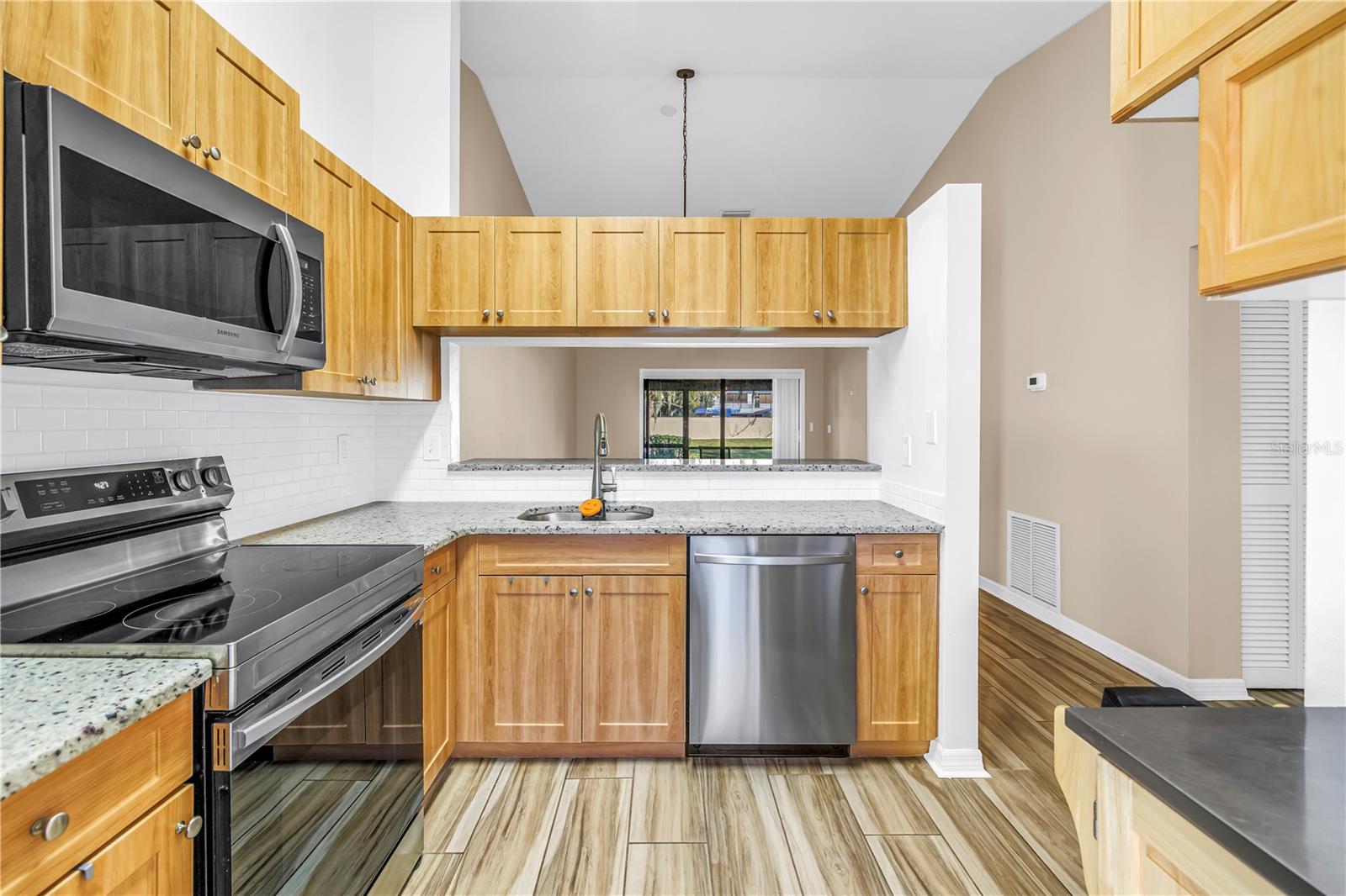 Image 5 of 29 For 8415 Gardens Circle