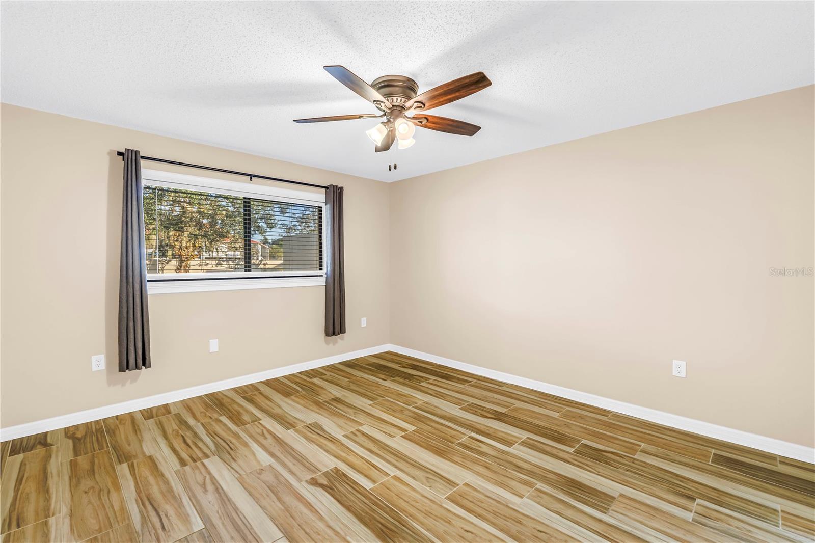 Image 9 of 29 For 8415 Gardens Circle