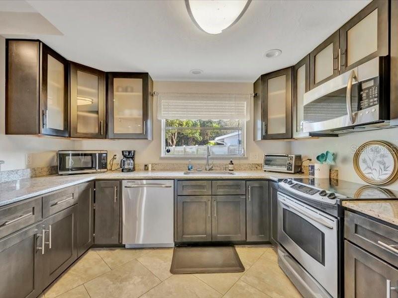 Image 13 of 48 For 2529 Croton Avenue