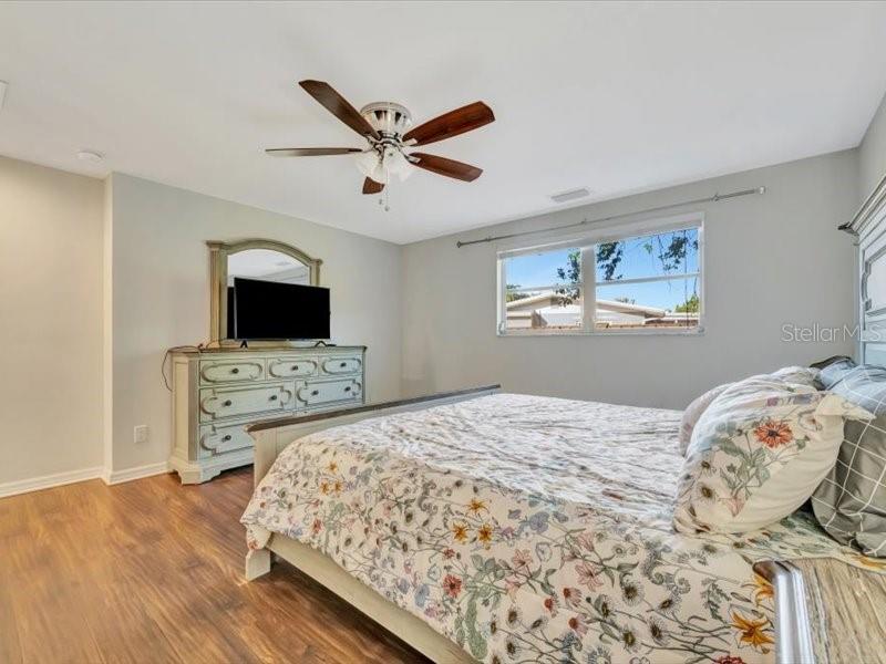 Image 27 of 48 For 2529 Croton Avenue