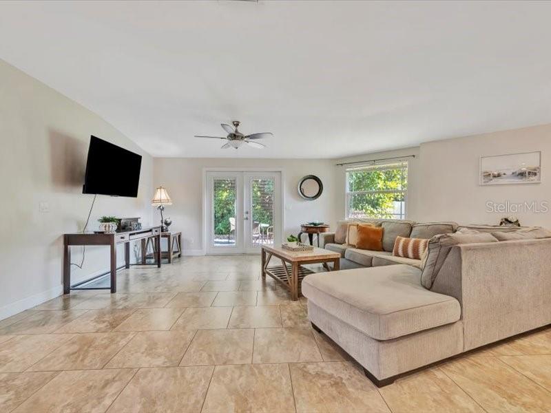 Image 7 of 48 For 2529 Croton Avenue