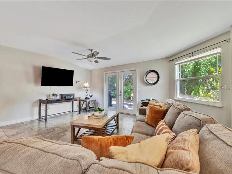 Image 8 of 48 For 2529 Croton Avenue