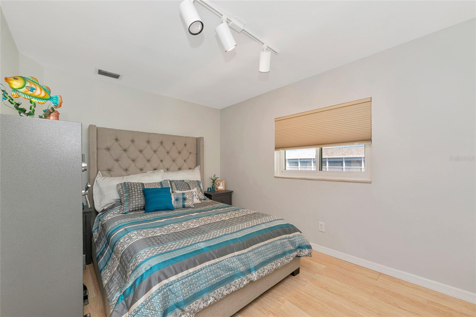 Image 30 of 48 For 3755 School Avenue 44