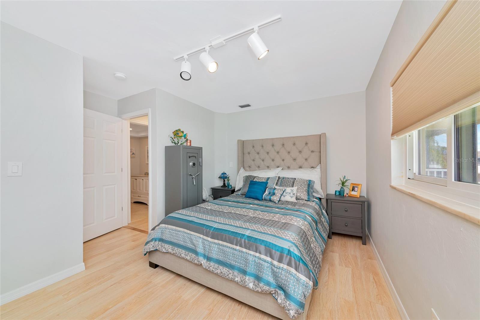 Image 32 of 48 For 3755 School Avenue 44