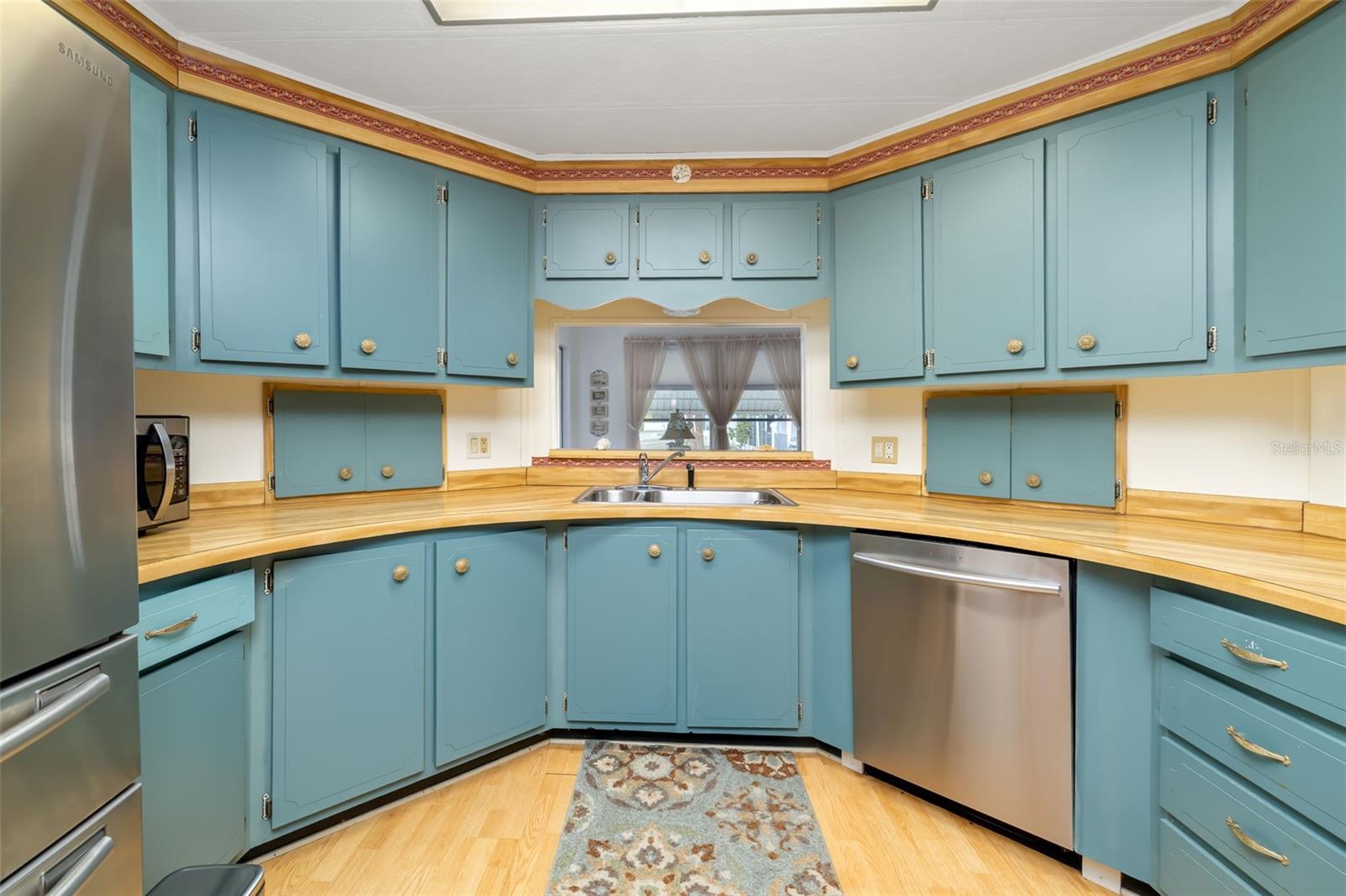 Image 14 of 55 For 5619 Bayshore Road 423