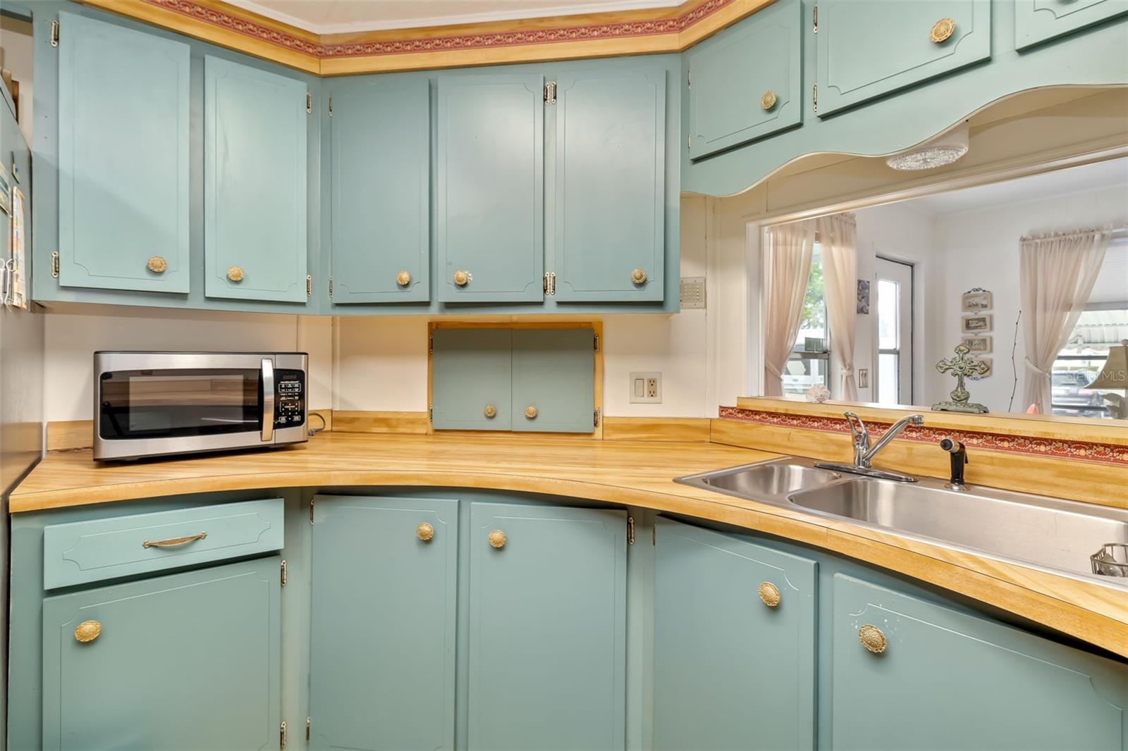 Image 16 of 55 For 5619 Bayshore Road 423