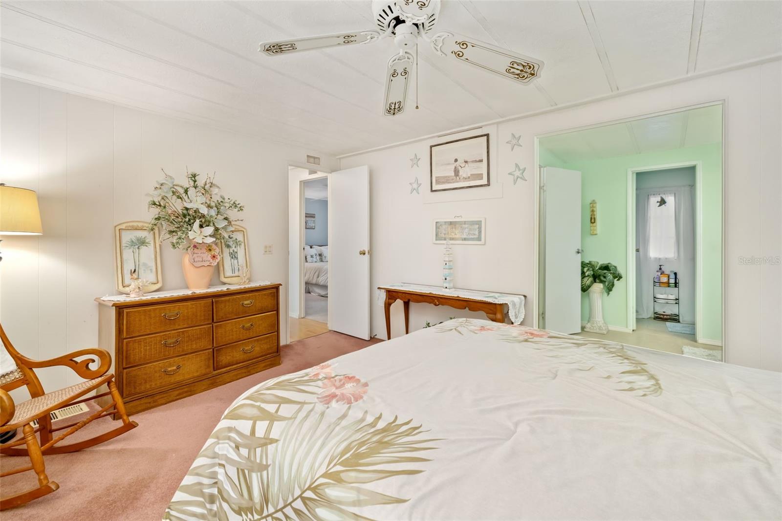 Image 24 of 55 For 5619 Bayshore Road 423