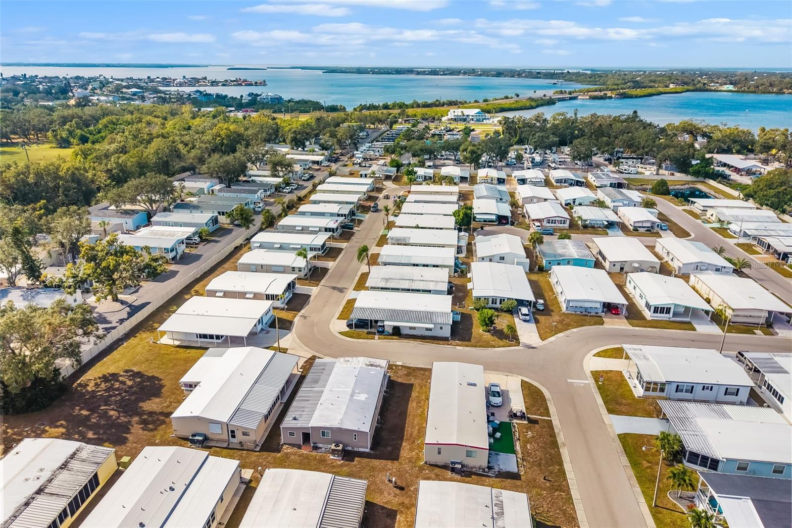 Image 38 of 55 For 5619 Bayshore Road 423