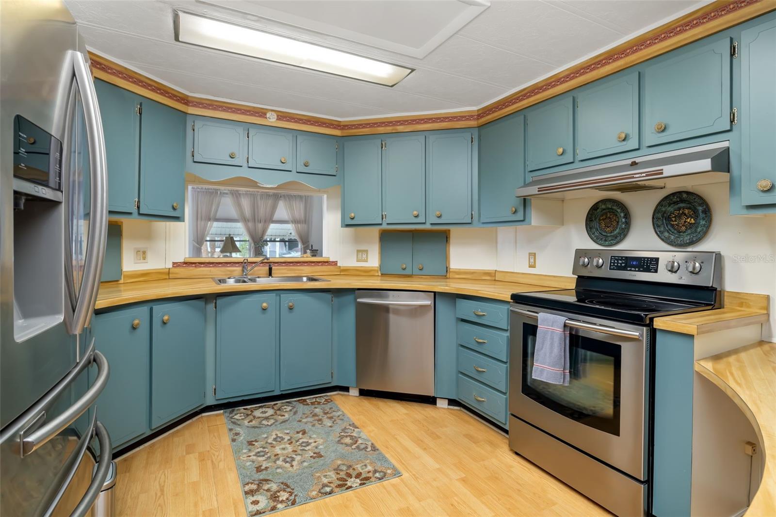 Image 5 of 55 For 5619 Bayshore Road 423