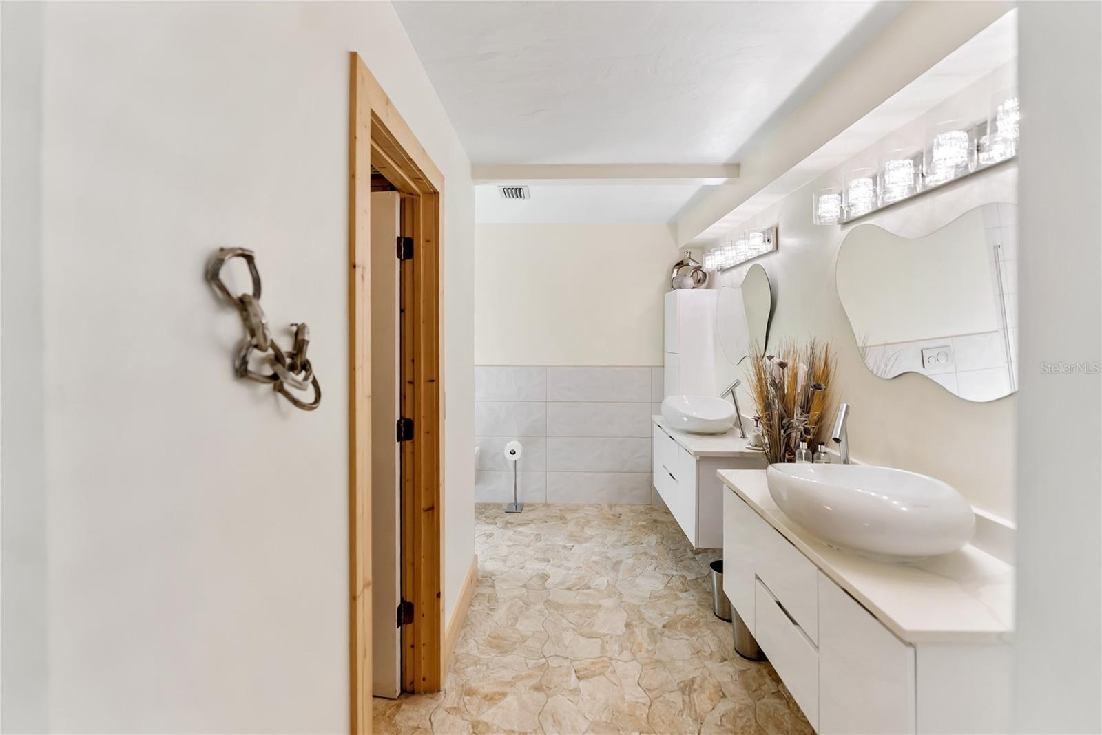 Image 31 of 80 For 5482 Beneva Woods Circle