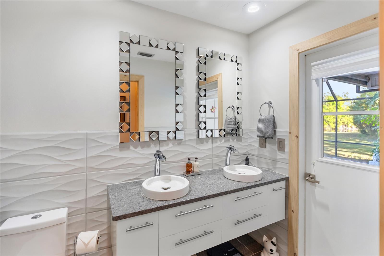 Image 38 of 80 For 5482 Beneva Woods Circle