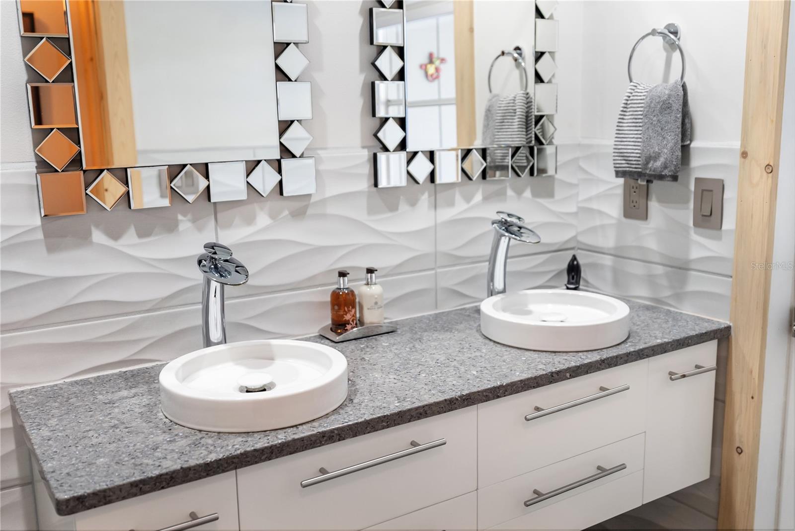 Image 39 of 80 For 5482 Beneva Woods Circle