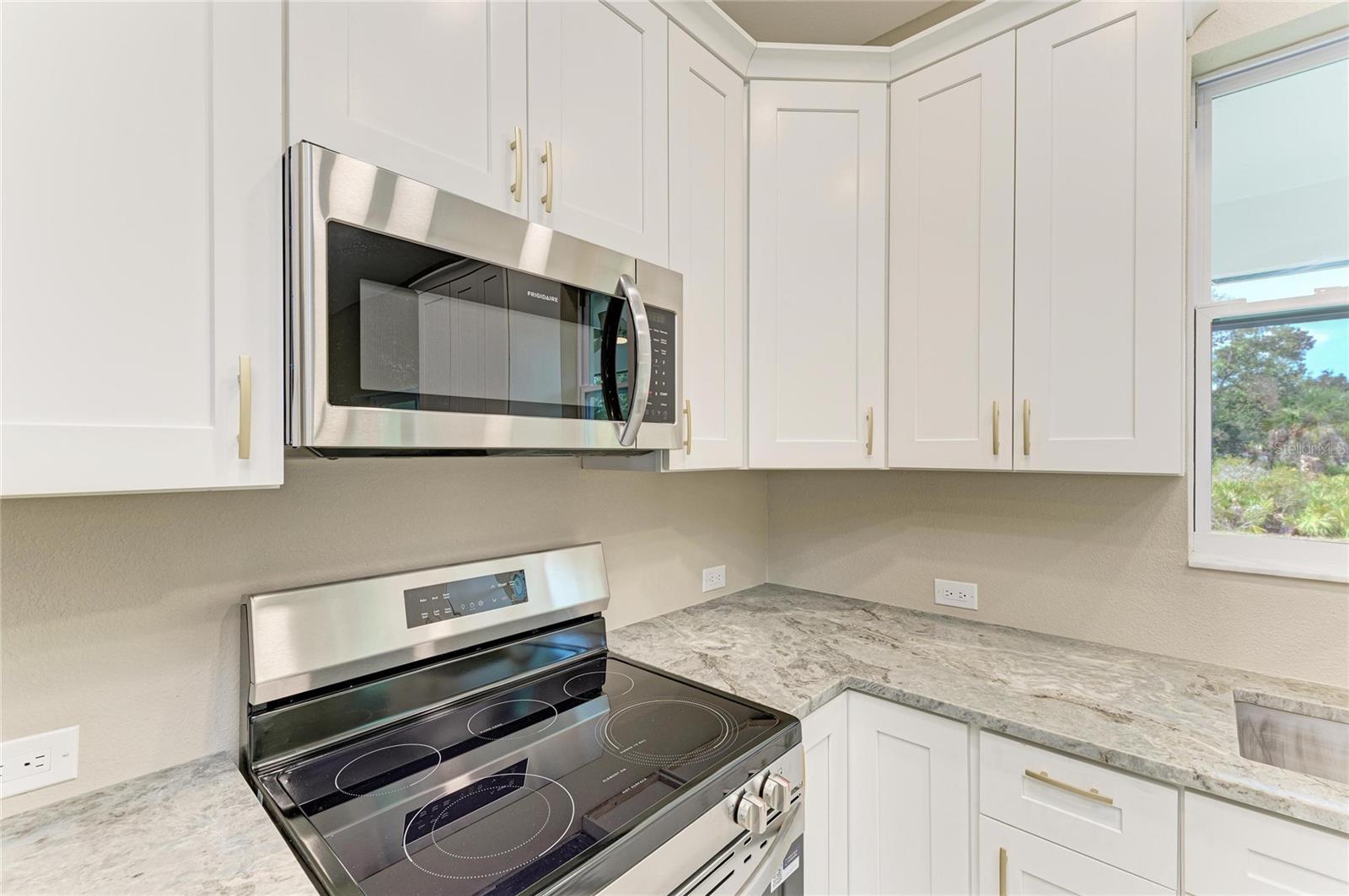 Image 18 of 36 For 5273 Caputo Avenue