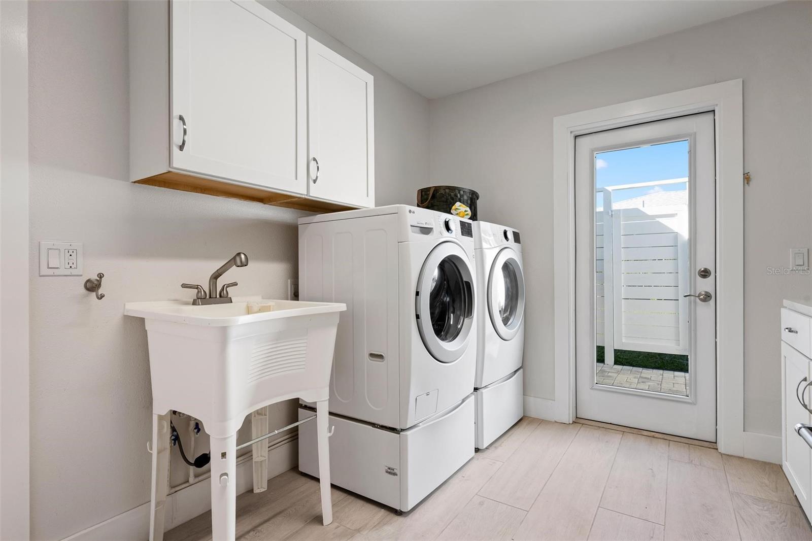 Image 40 of 96 For 616 Foxworth Lane