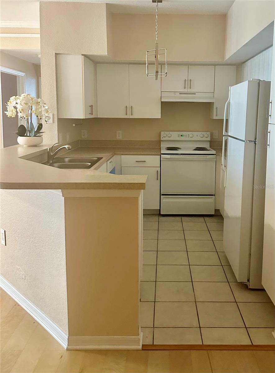 Image 11 of 60 For 4126 Central Sarasota Parkway 2011