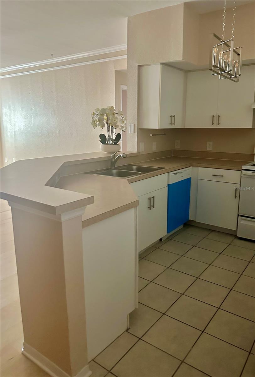 Image 12 of 60 For 4126 Central Sarasota Parkway 2011