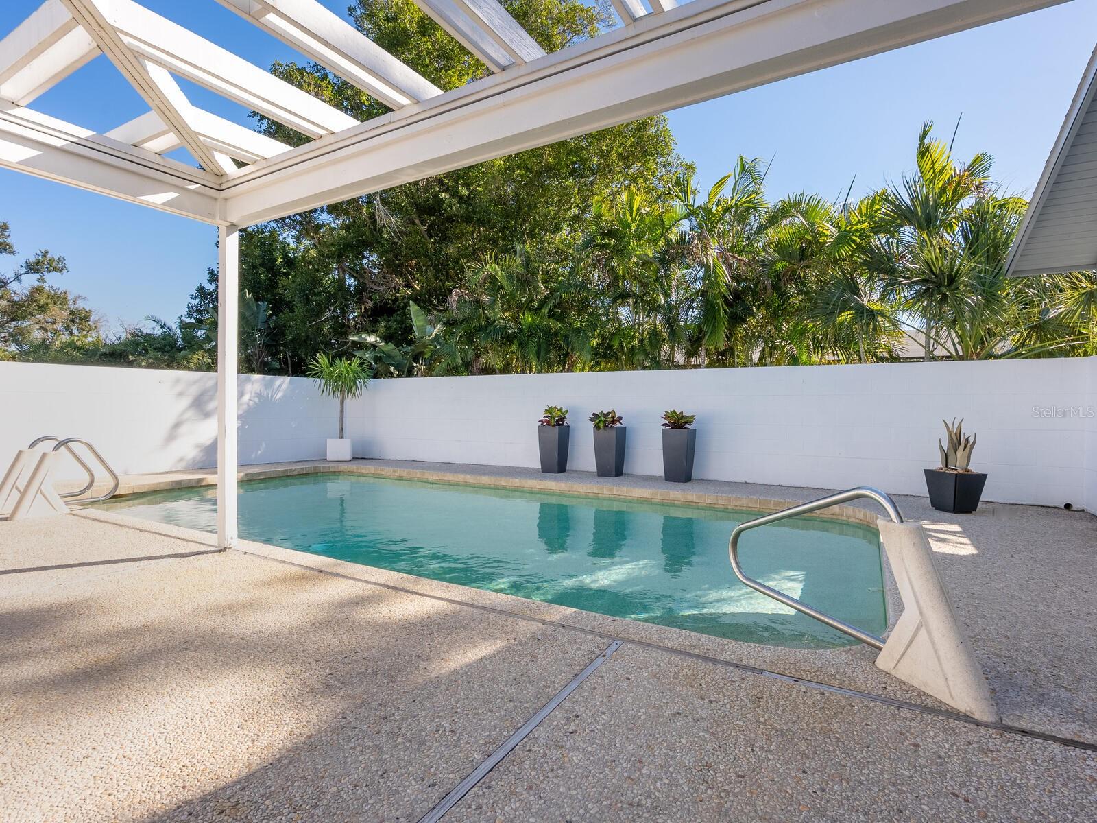 Image 29 of 71 For 820 Whitfield Avenue