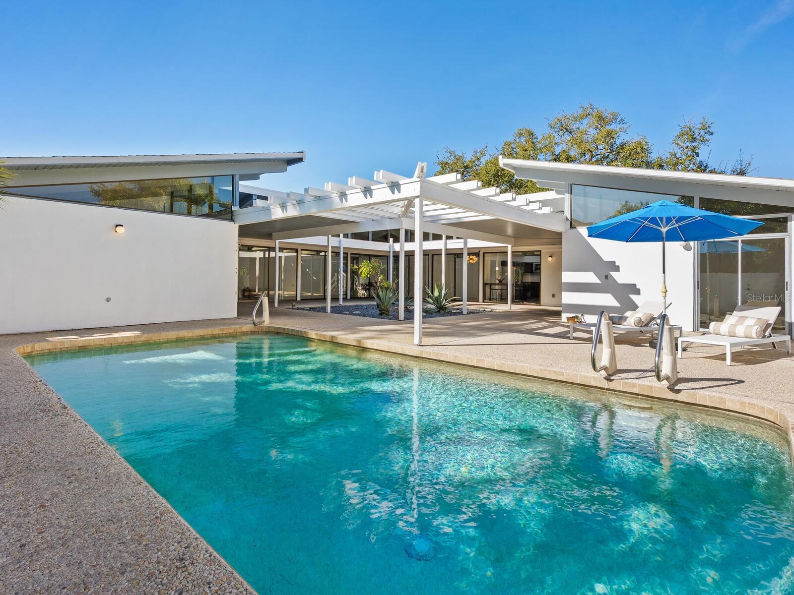 Image 32 of 71 For 820 Whitfield Avenue