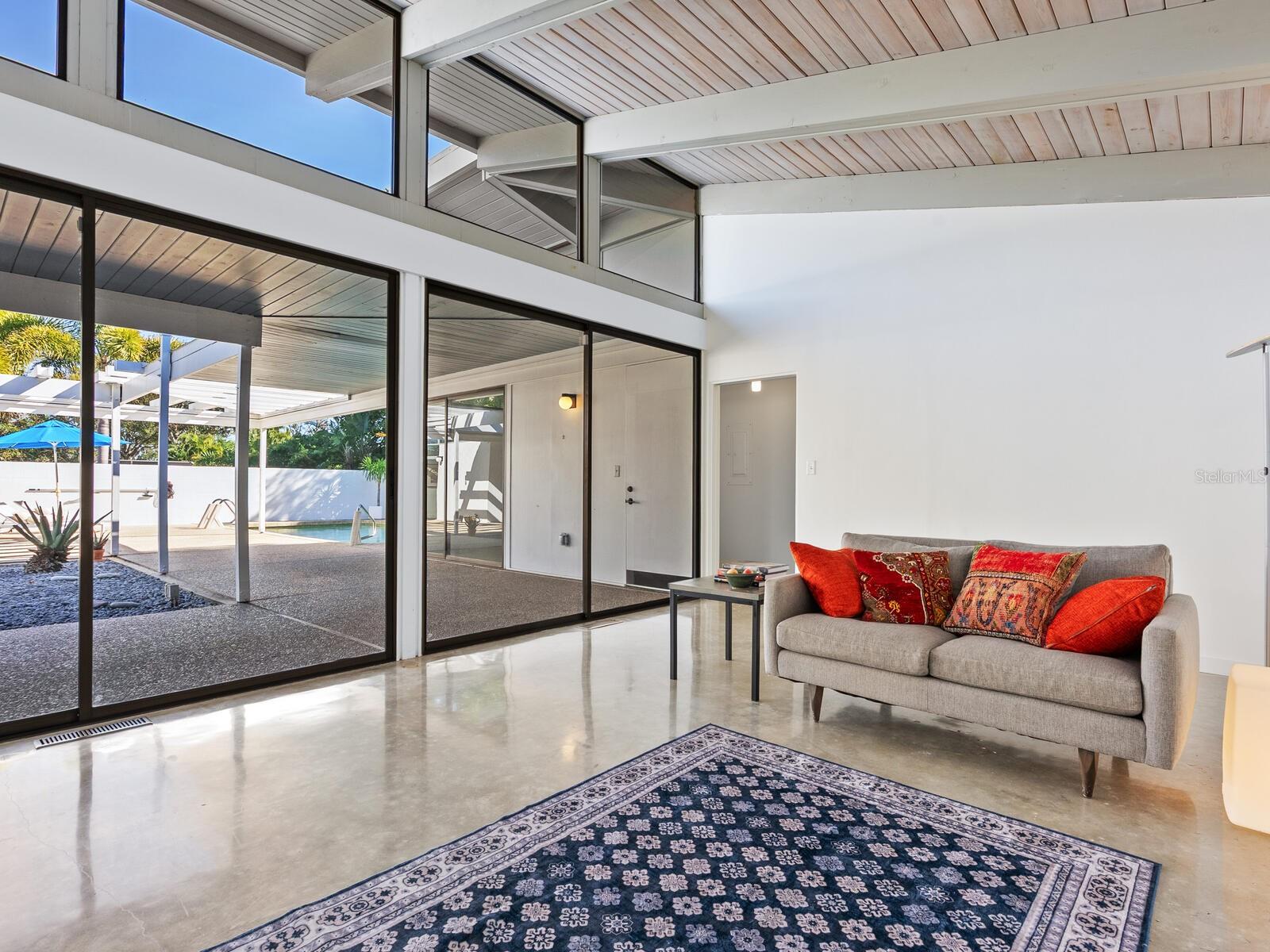 Image 8 of 71 For 820 Whitfield Avenue