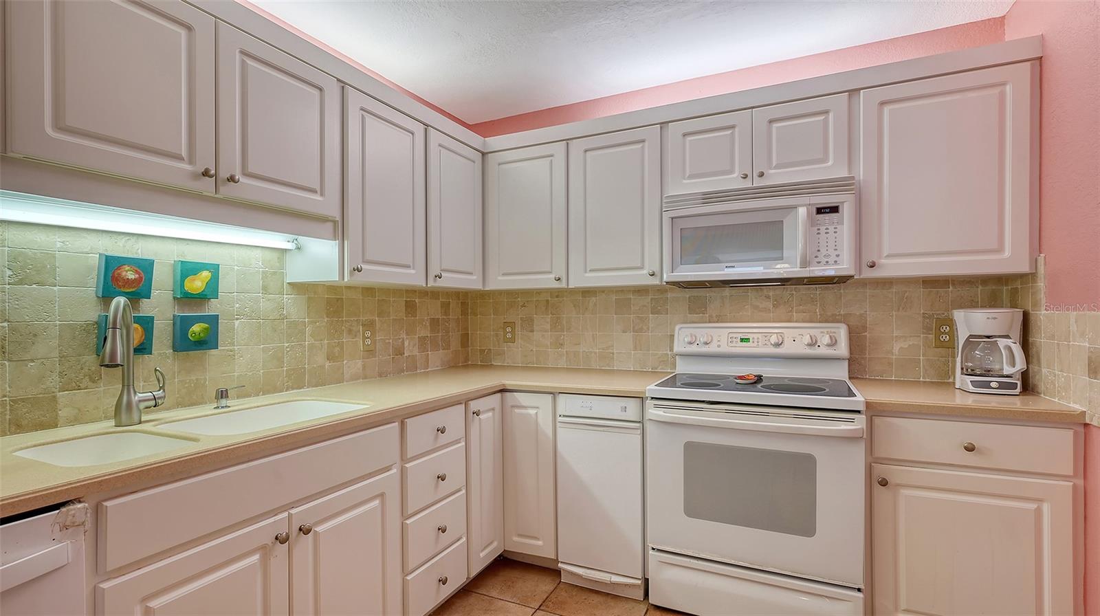 Image 11 of 35 For 5055 Gulf Of Mexico Drive 411