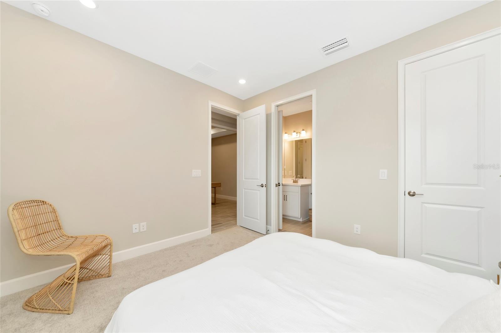 Image 29 of 100 For 8097 Moonbeam Avenue