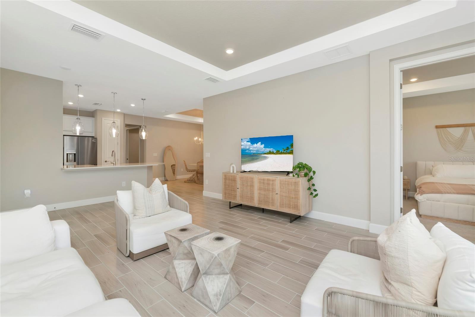 Image 6 of 100 For 8097 Moonbeam Avenue