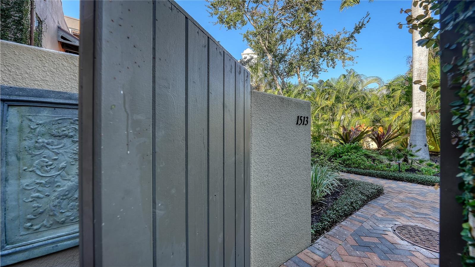 Image 19 of 45 For 1513 Oak Street 18