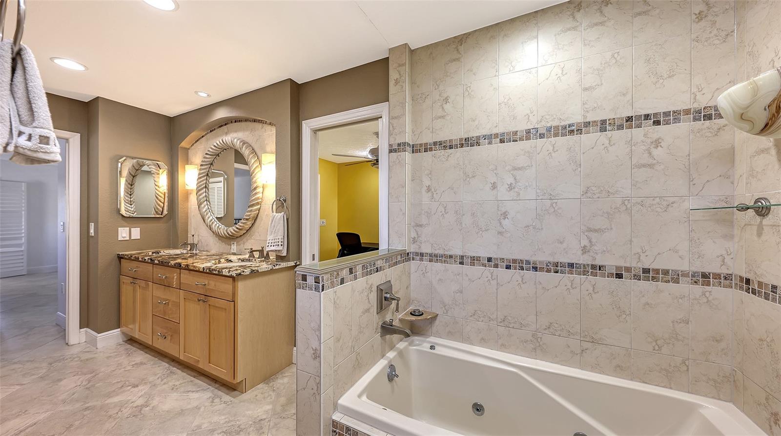 Image 24 of 46 For 4251 Pasadena Circle