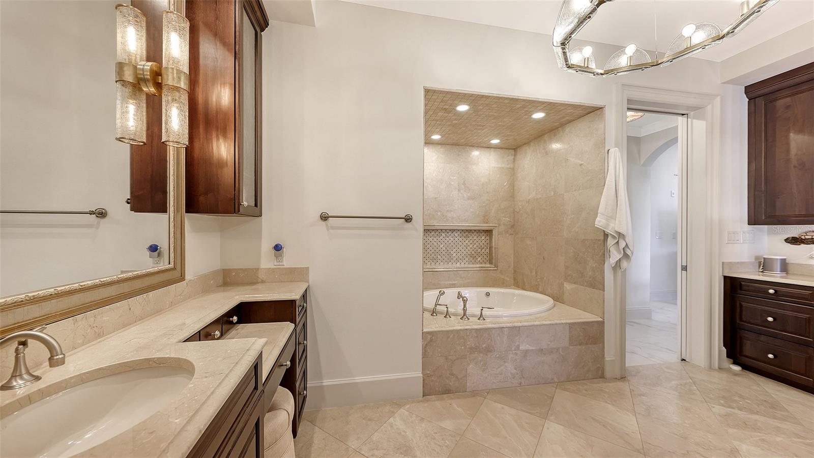 Image 26 of 54 For 4995 Gulf Of Mexico Drive 500