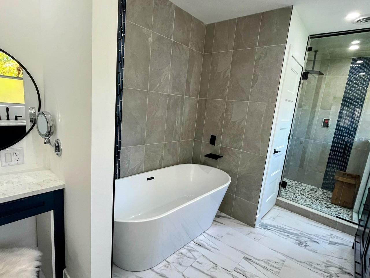 Image 17 of 27 For 703 Whitfield Avenue