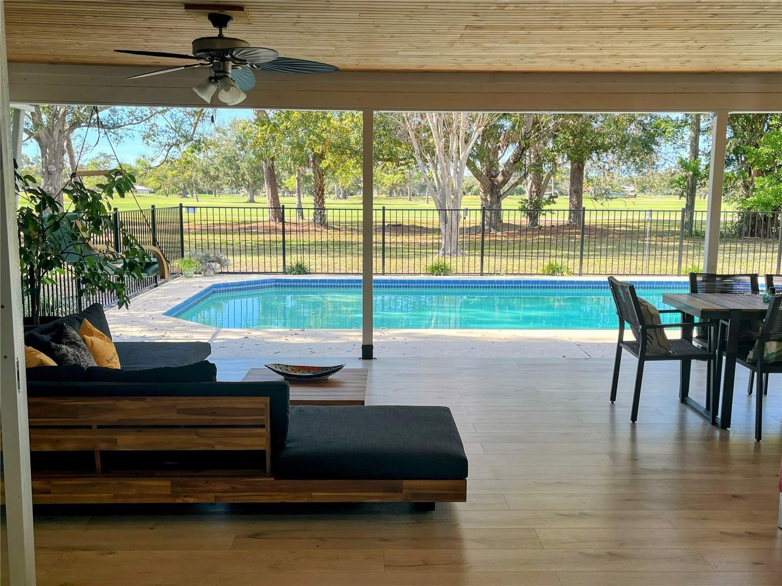 Image 19 of 27 For 703 Whitfield Avenue