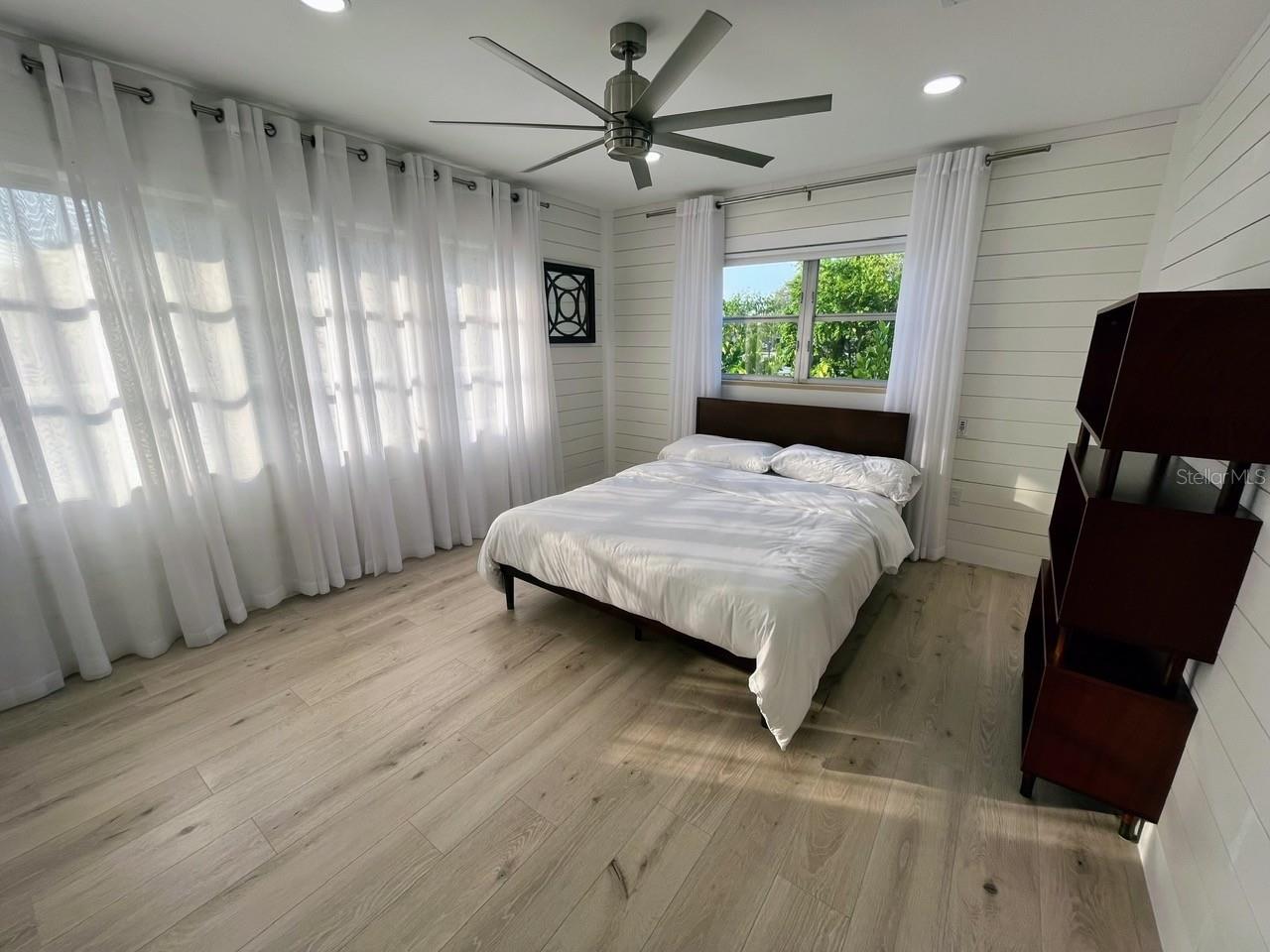 Image 9 of 27 For 703 Whitfield Avenue