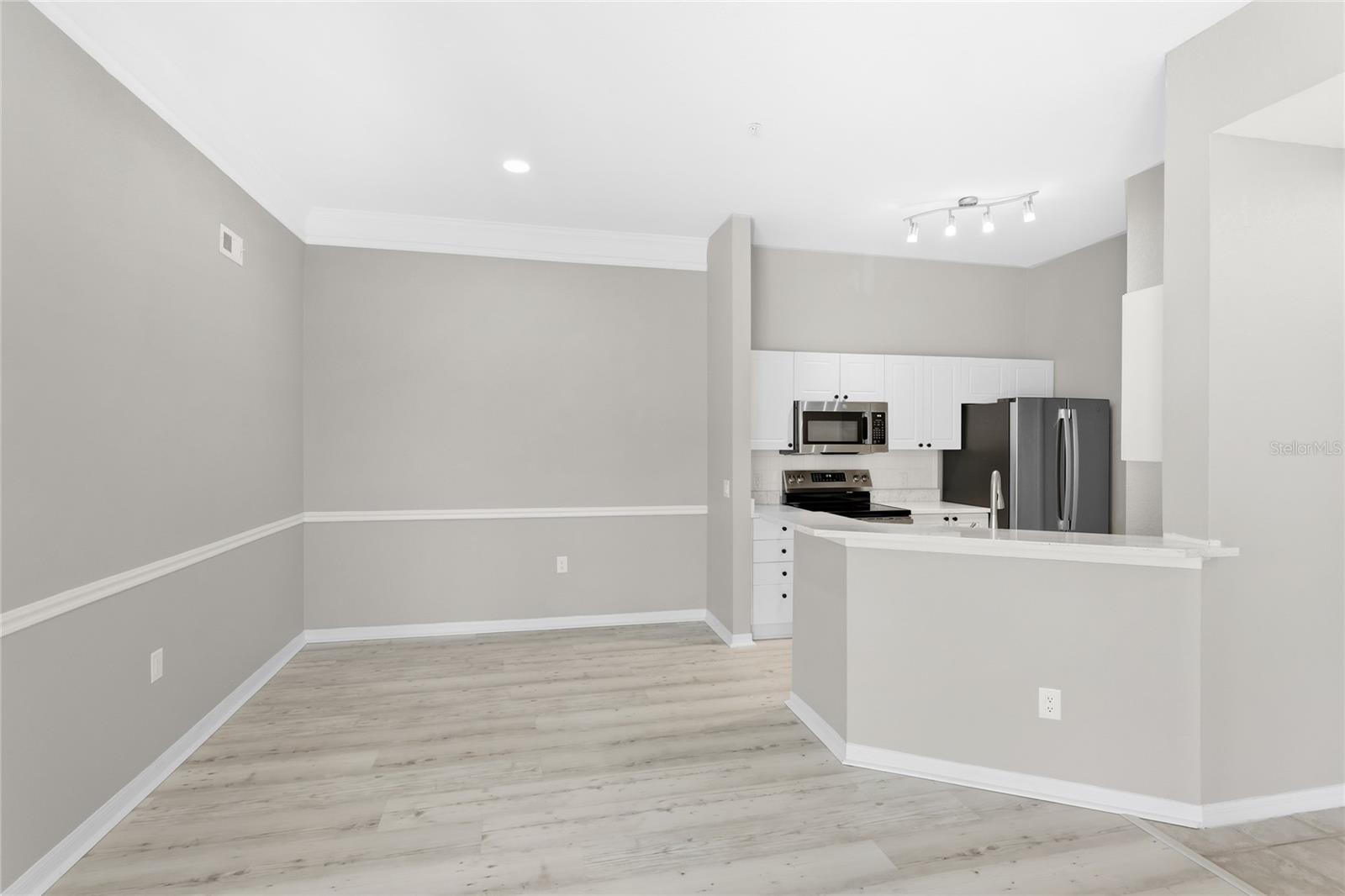 Image 10 of 30 For 5110 Northridge Road 301