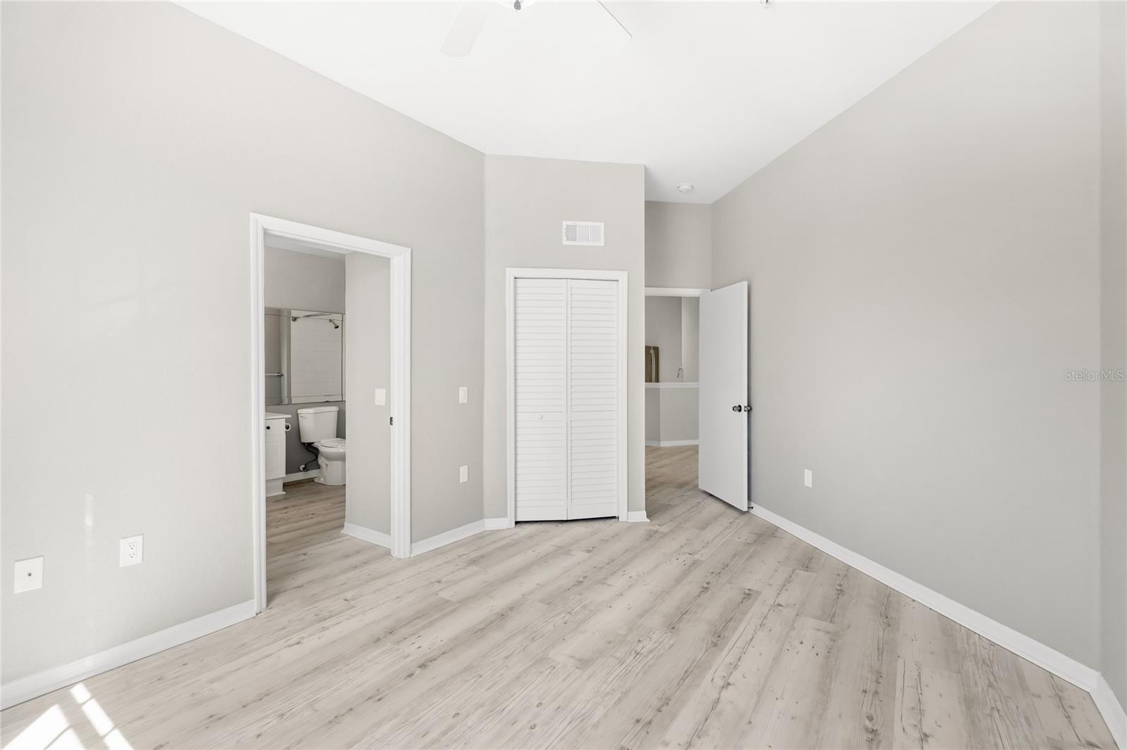 Image 17 of 30 For 5110 Northridge Road 301