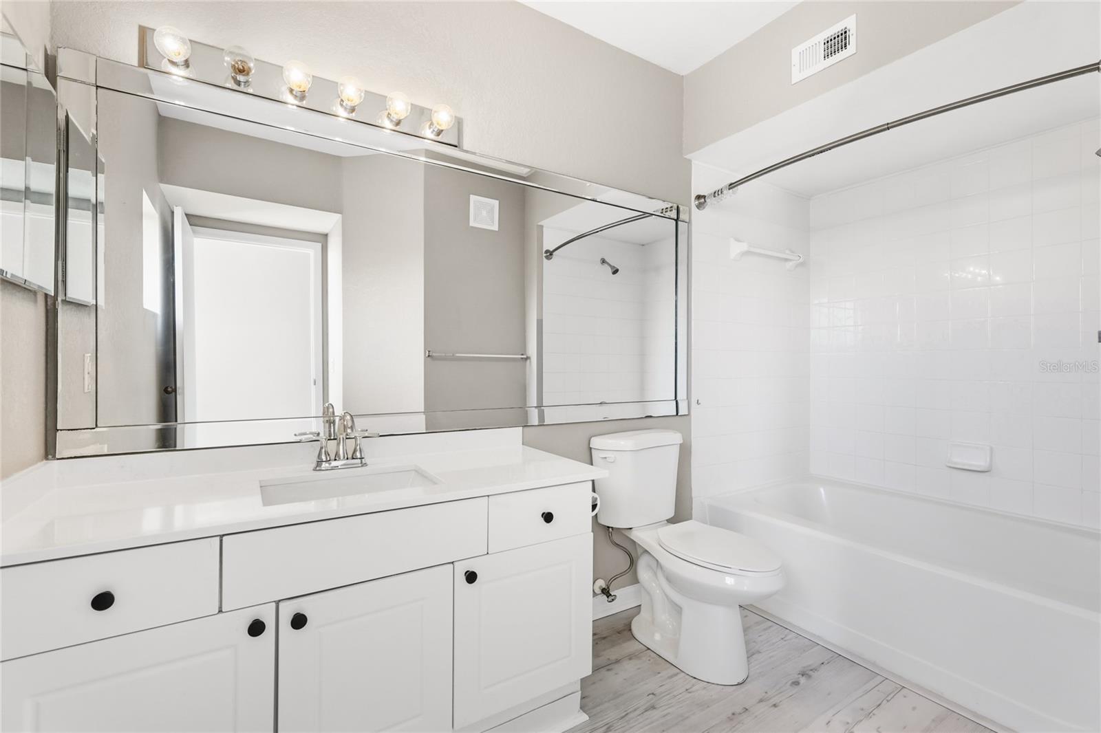 Image 18 of 30 For 5110 Northridge Road 301