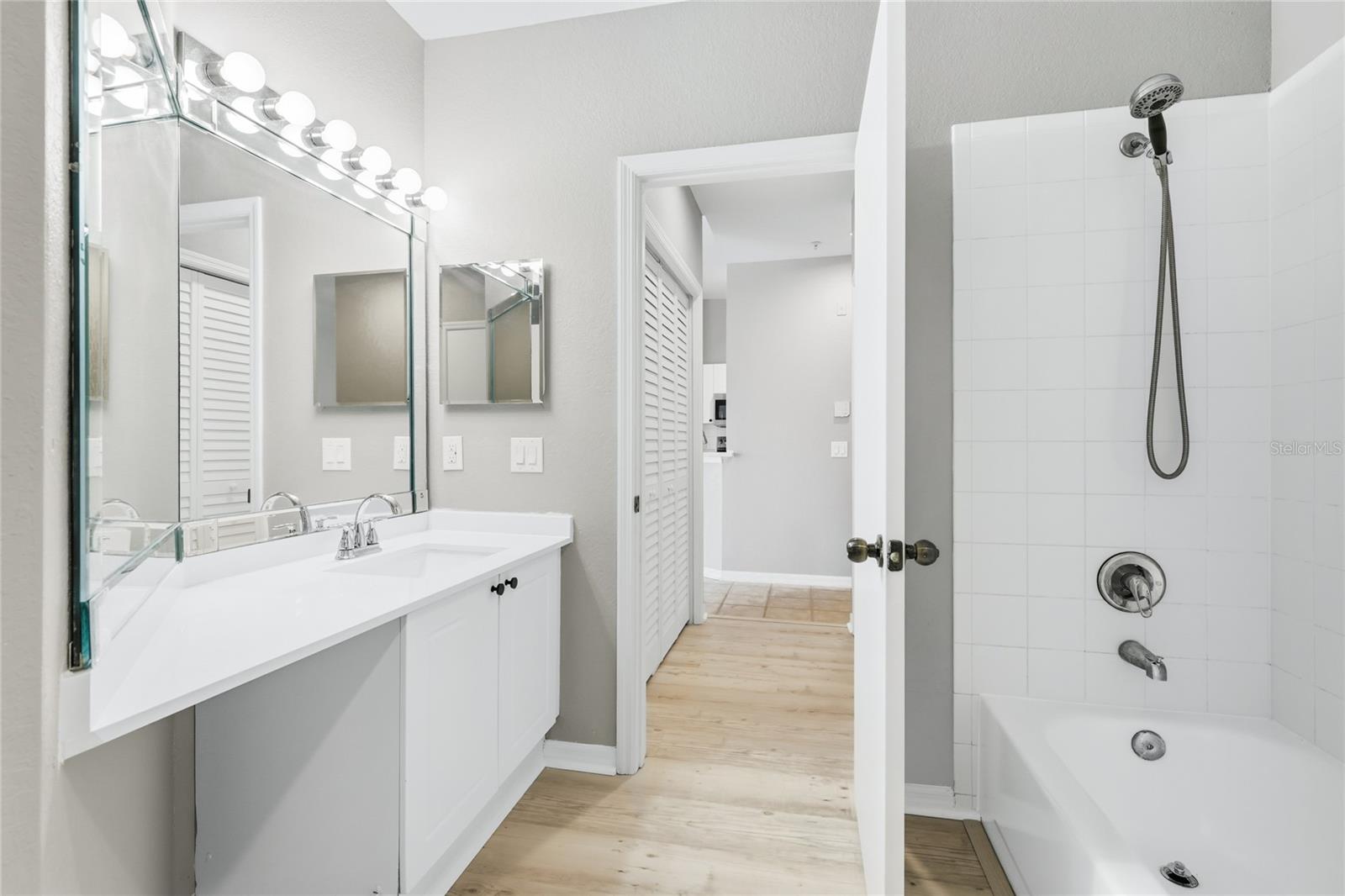 Image 21 of 30 For 5110 Northridge Road 301