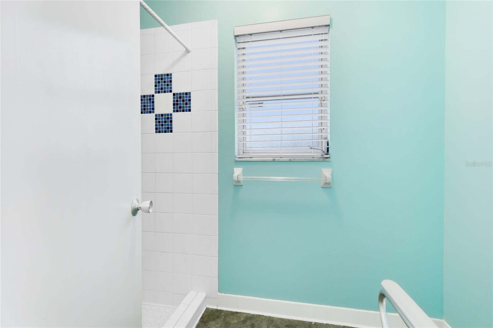 Image 21 of 40 For 2165 Lakewood Drive