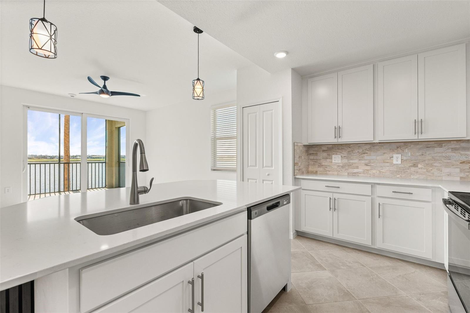 Image 12 of 47 For 19140 Scallop Loop 208